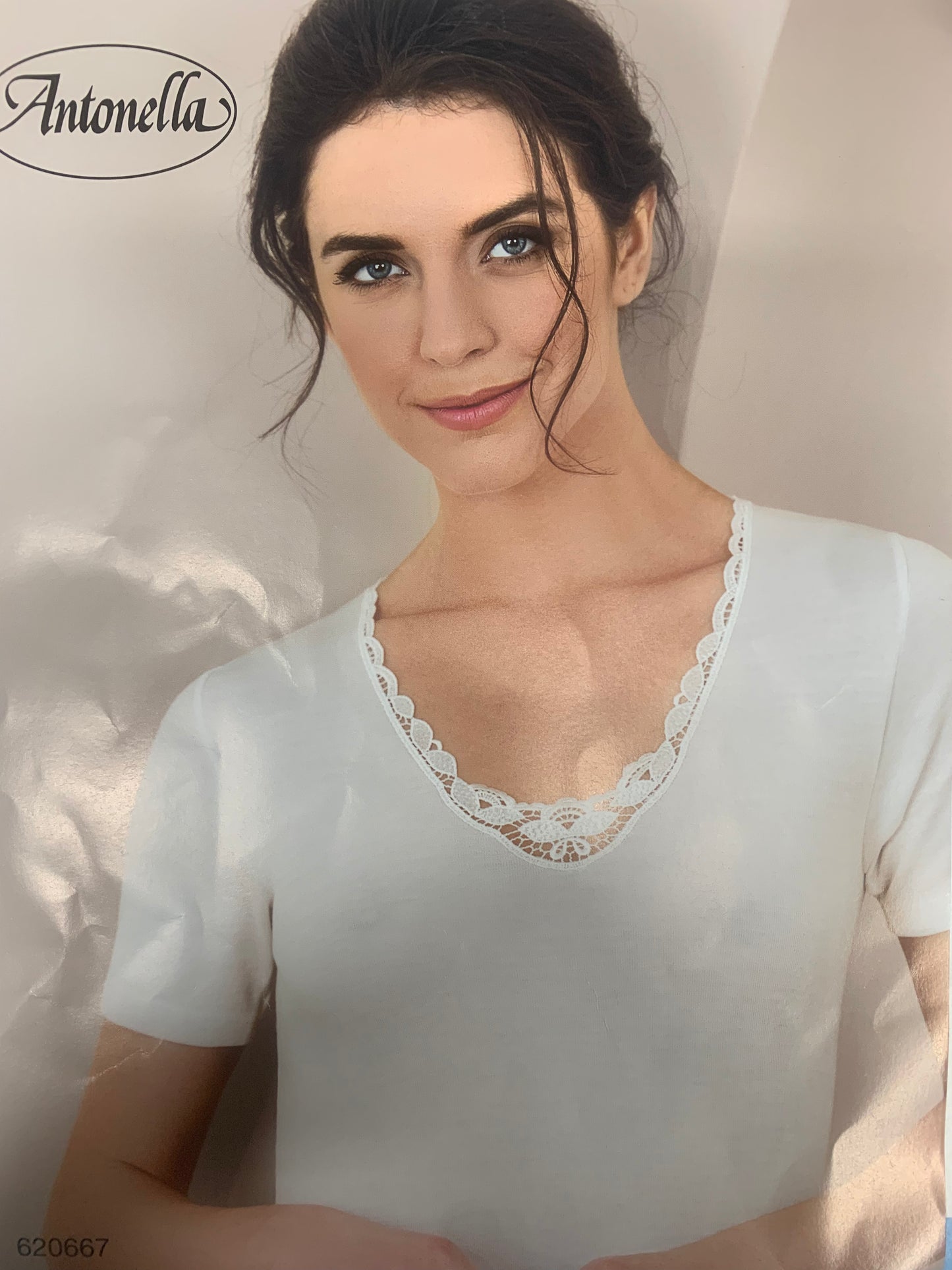 Short-sleeved wool-cotton sweater with crossed breast shape
