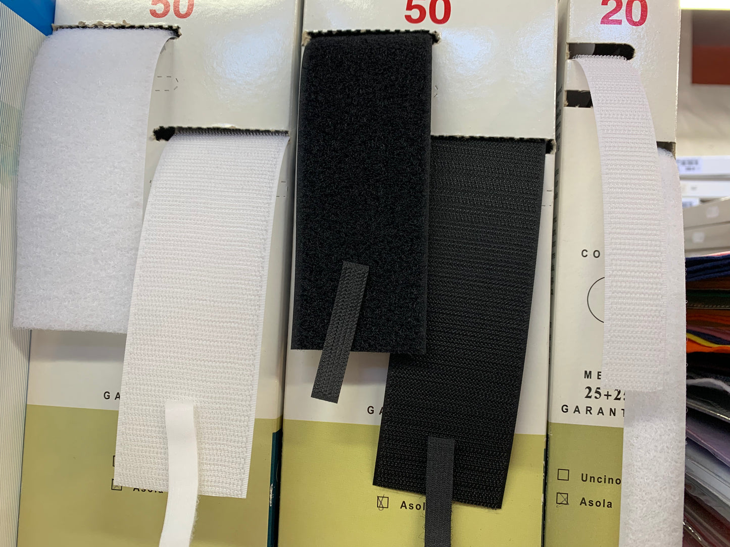 VELCRO® con adesivo